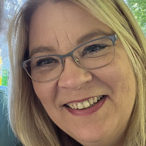 Meet your Posher, Debbie